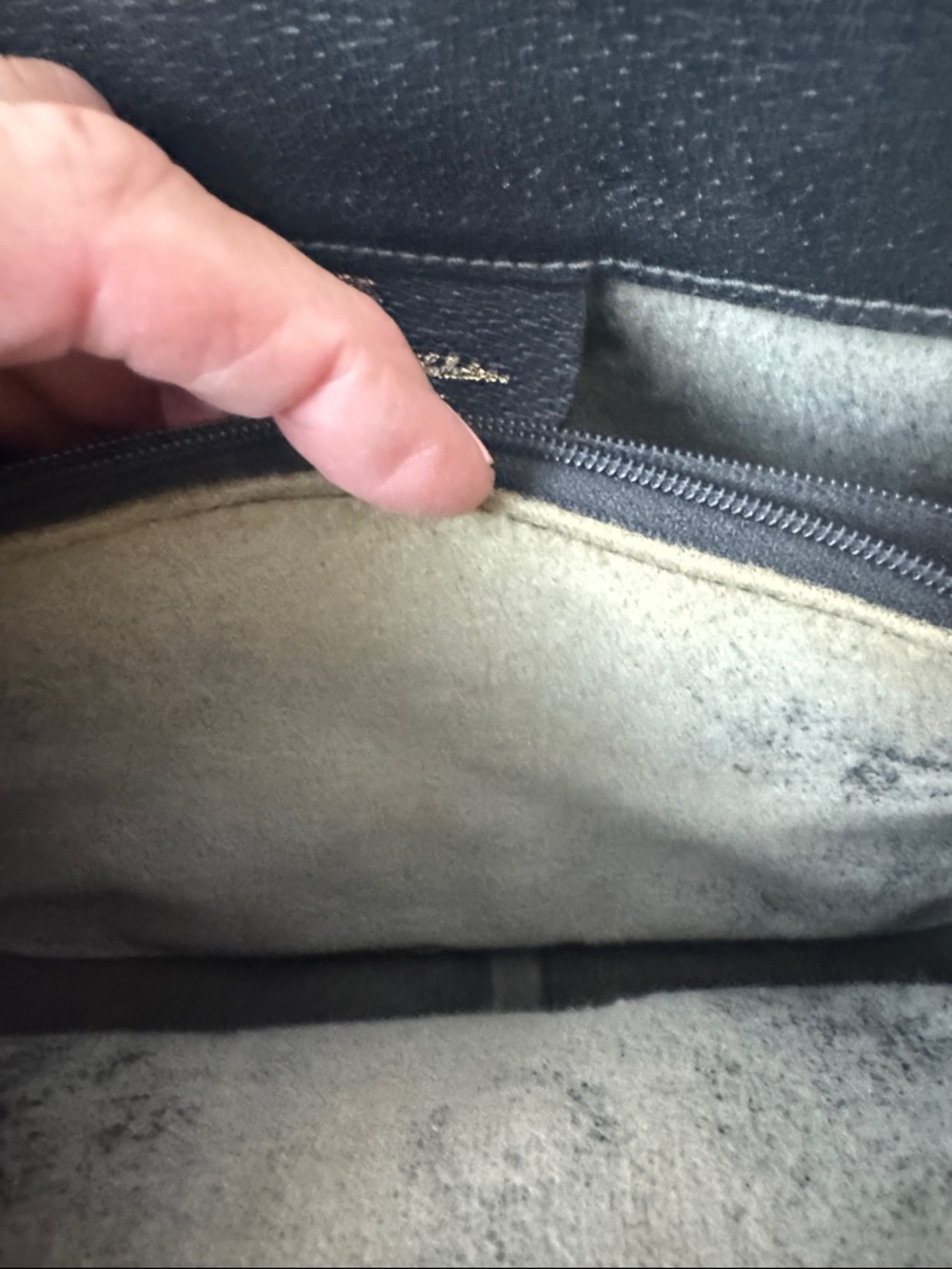 Gucci Beige Navy Crossbody with Black Trim and Red Accent
9”x 6” x 2 1/2” - Picture 6 of 6